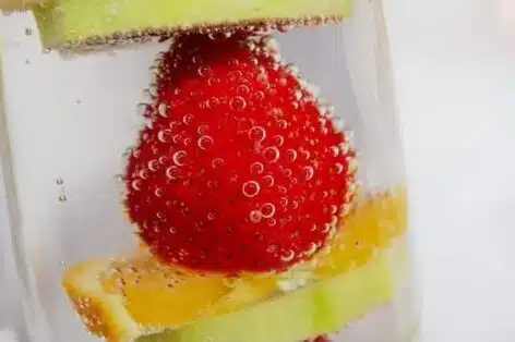 eau-aromatisée-fruits