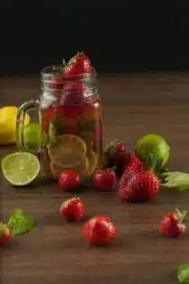 eau-aromatisée-citron-fraise-basilic